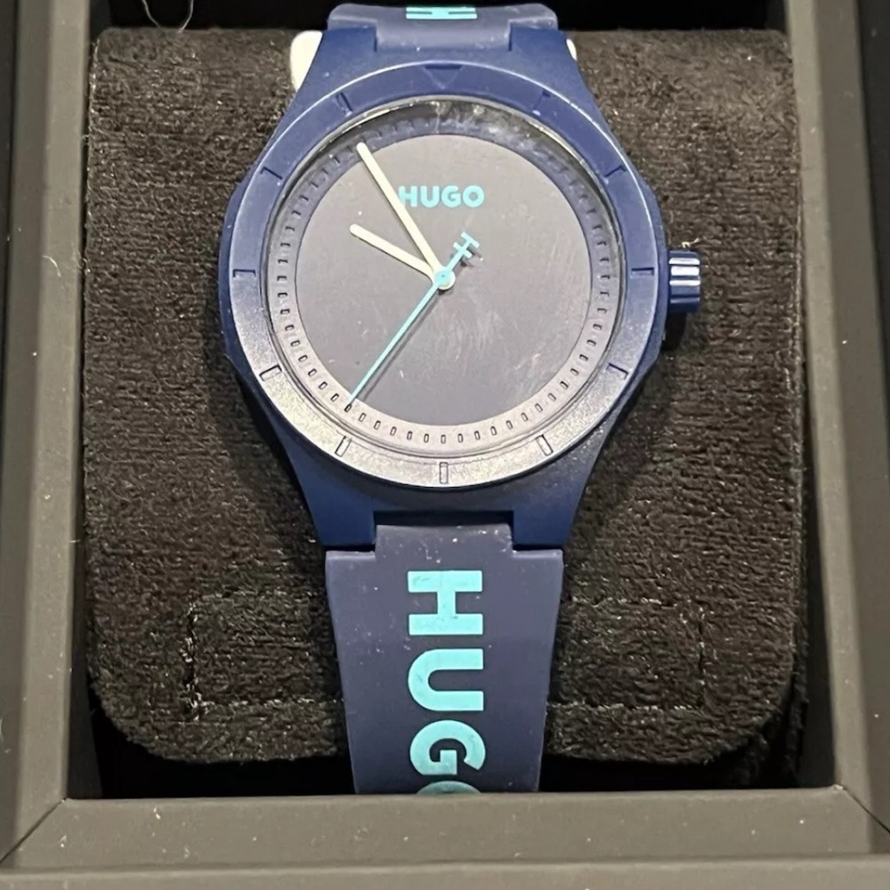 New In box. Hugo Boss Men's Lit For Him Quartz Blue Silicone Watch - Great gift - Picture 9 of 16